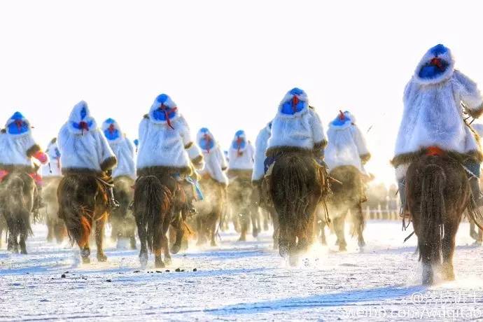 2017年1月7日第十四届内蒙古冰雪那达慕暨第七届夏季蒙古族服装服装艺术节在西乌珠穆泌旗隆重开幕