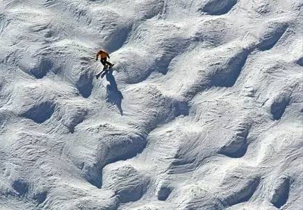 想必 你在雪场的缆车上一定听过这样的对话"猫跳道上的人滑的真流畅