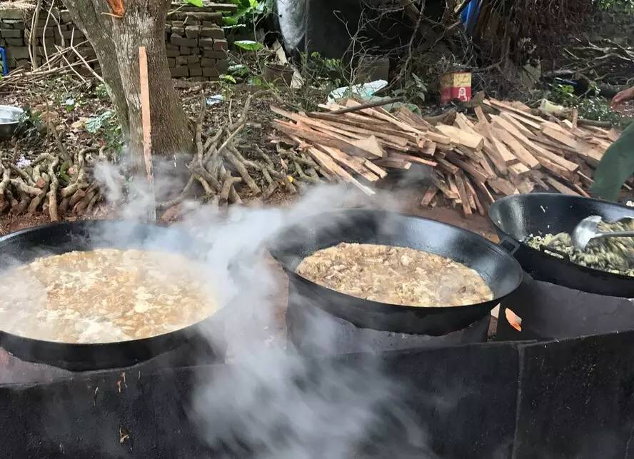 海南乡下的喜宴 大灶一字排开看完流口水