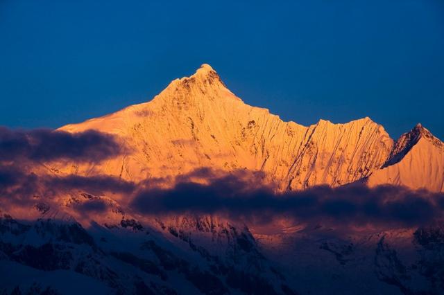 凝听梅里雪山的呼唤，踏上追随它的旅途！