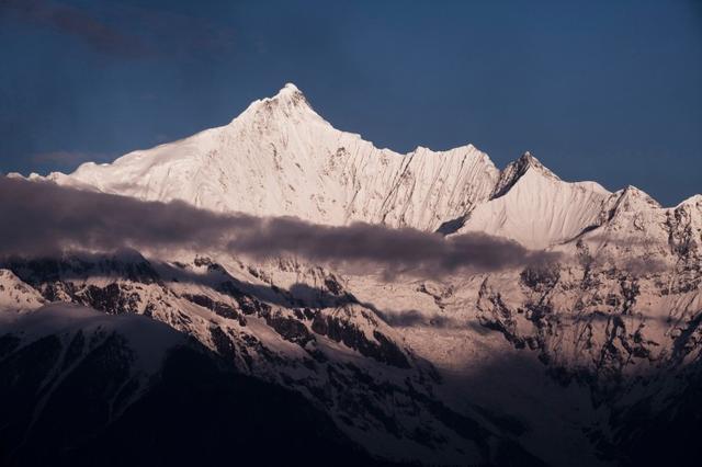 凝听梅里雪山的呼唤，踏上追随它的旅途！