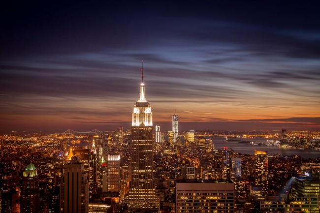 世界七大工程奇迹-纽约帝国大厦夜景灯光
