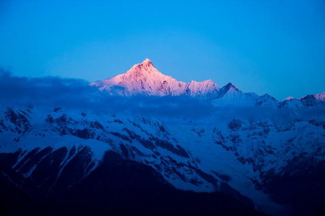 凝听梅里雪山的呼唤，踏上追随它的旅途！