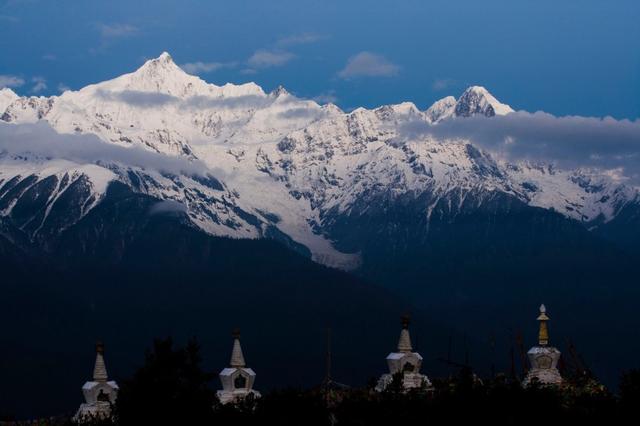 凝听梅里雪山的呼唤，踏上追随它的旅途！