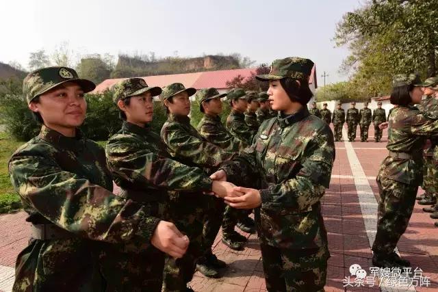 来不及录歌和你们告别了……"2016年9月23日,陈淑杰如愿穿上了军装,在