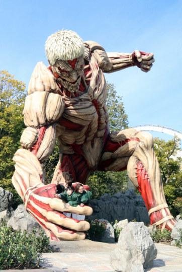 这座《进击的巨人》铠之巨人像身高约为15米.