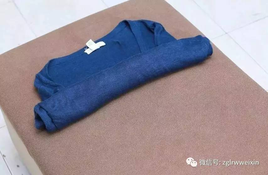 黑衣服上全是白毛毛怎么办