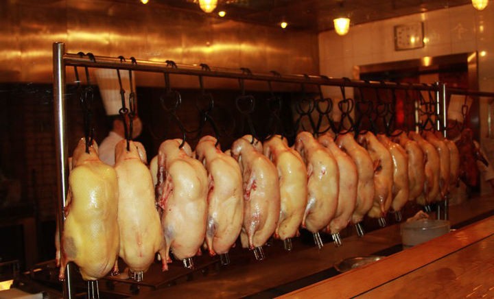 吃过北京烤鸭，你吃过烤鹅吗？