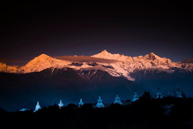 凝听梅里雪山的呼唤，踏上追随它的旅途！