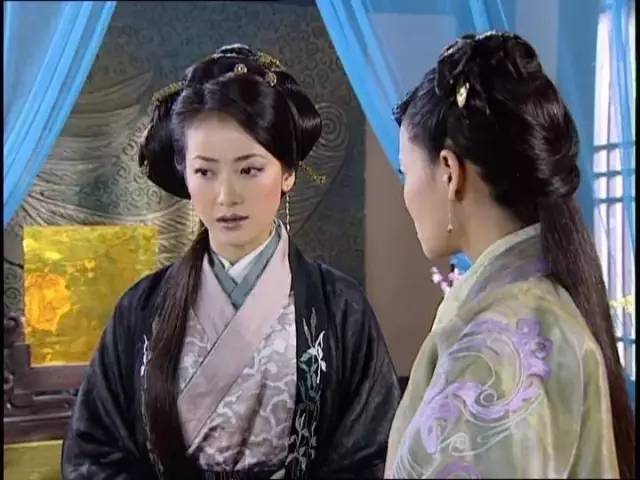 2001年在《大汉天子》里饰演平阳公主      ▲ 2003年在