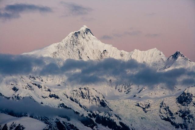 凝听梅里雪山的呼唤，踏上追随它的旅途！