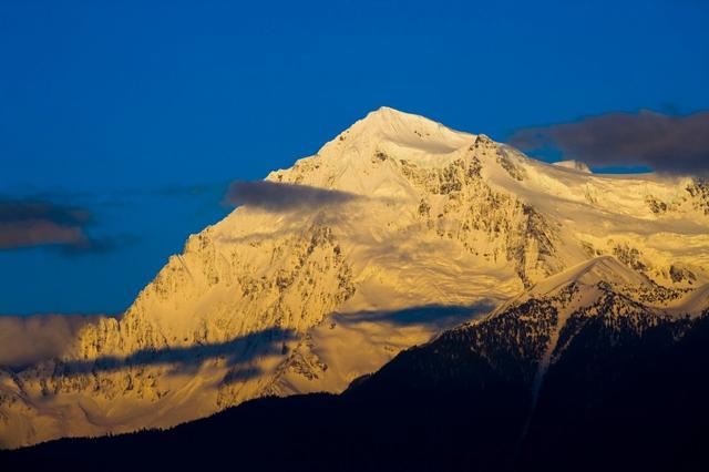 凝听梅里雪山的呼唤，踏上追随它的旅途！