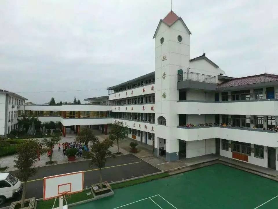 在14家课程基地中,高淳区漆桥中心小学成为南京市小学"十三五"数学