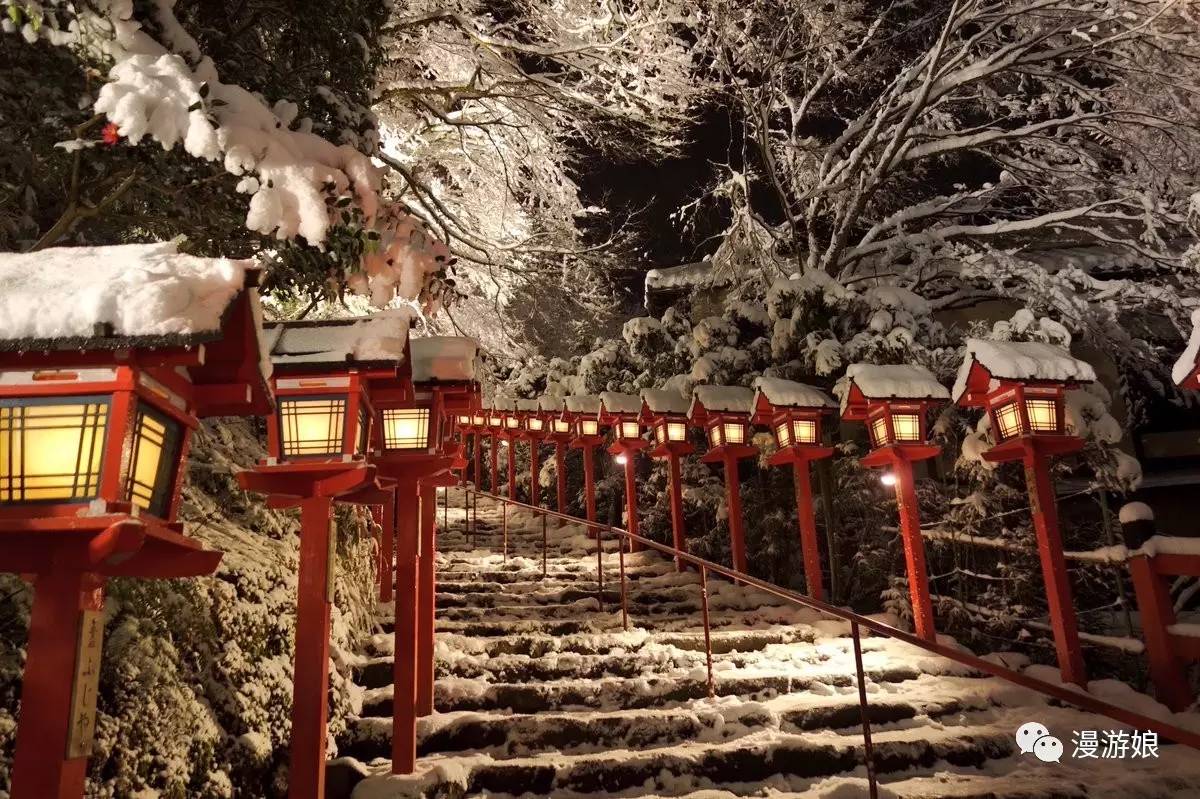 贵船神社积雪时点灯活动的景色实在是非常美,真的仿佛置身于神域一般