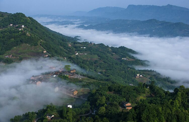 贵州赤水:望云峰,那魔幻般的风景