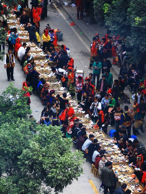 行程安排:昆明-元江 行程时间:3天以内 周边美景 长街宴 旅行就是认识