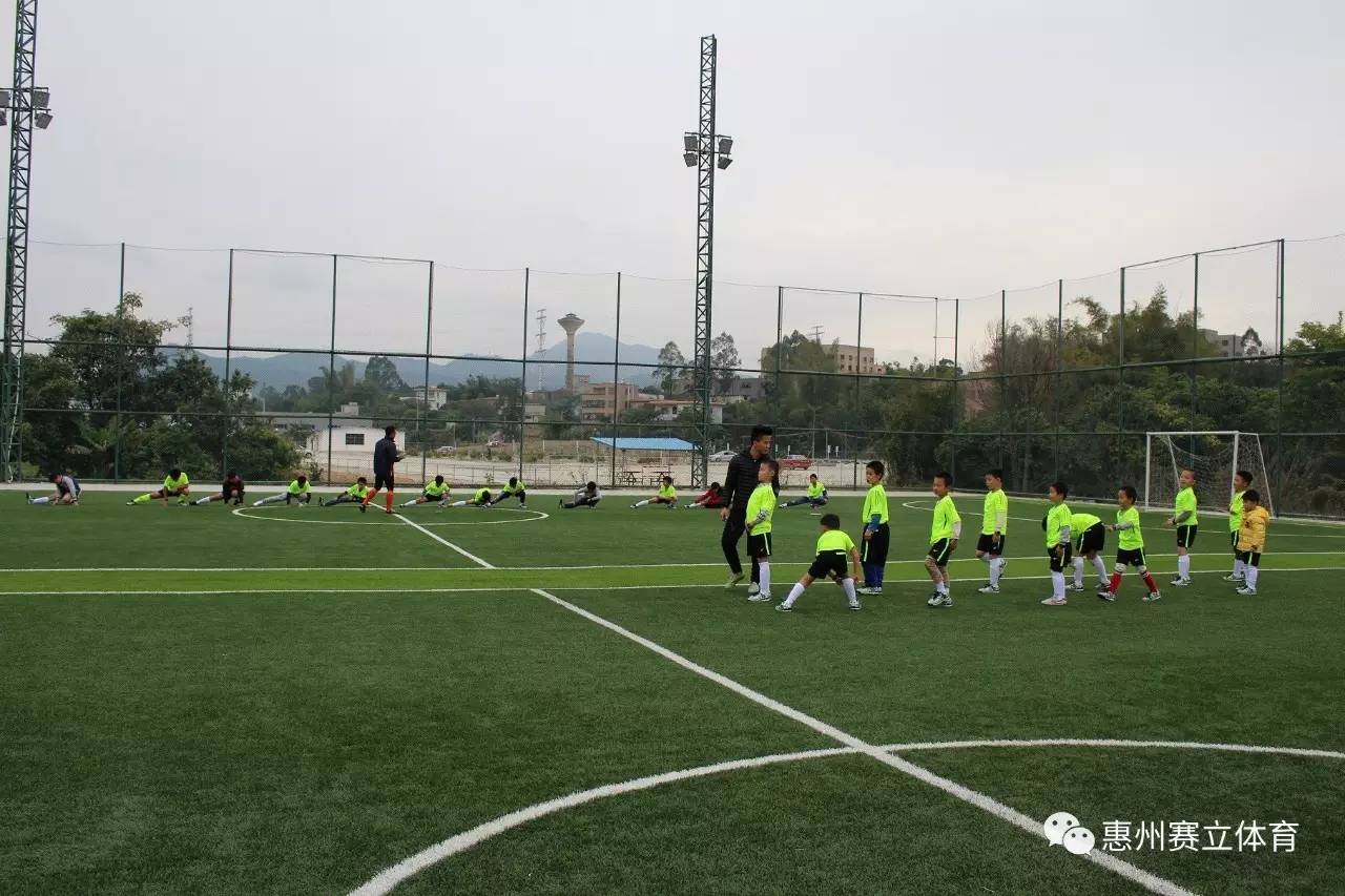 【组图】赛立足球俱乐部第一期青少年足球培训