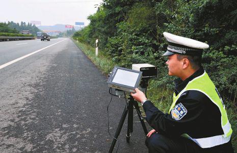 还玩刹车躲测速的小聪明2017年交警测速又出新招