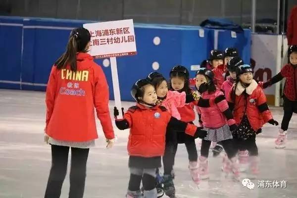 【组图】浦东三林举办上海市青少年冰球联赛,