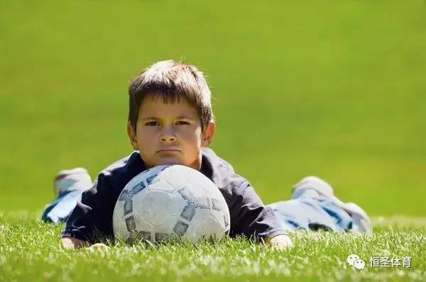 涨知识 | 孩子最好在几岁开始学踢球?
