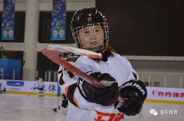 浦东三林举办上海市青少年冰球联赛,飞扬冰球