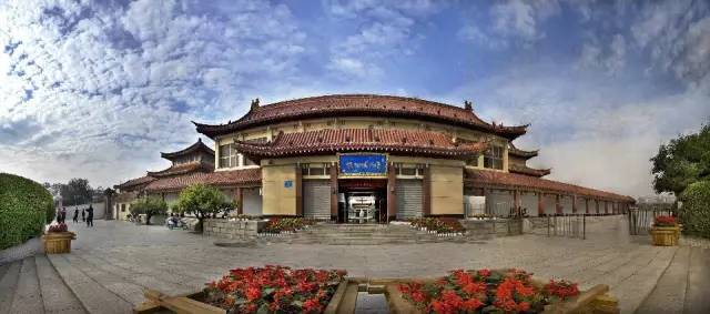 旅游 正文  青州博物馆位于风光秀丽的古青州城西北角,毗邻范公亭公园