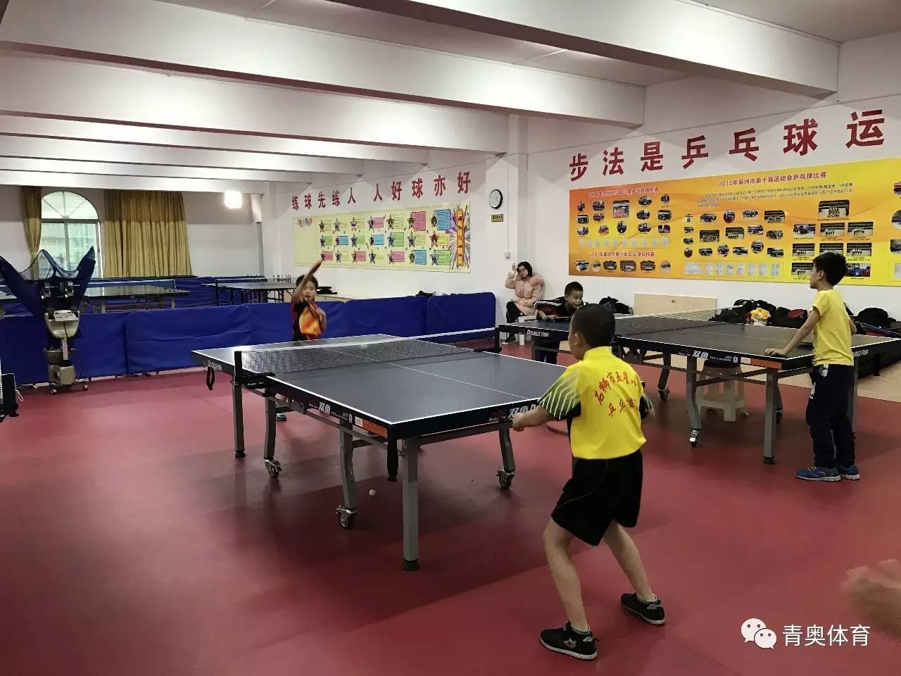 浦上乒羽俱乐部联合福州市冯宅中心小学赴石狮市乒乓球学校参加交流赛