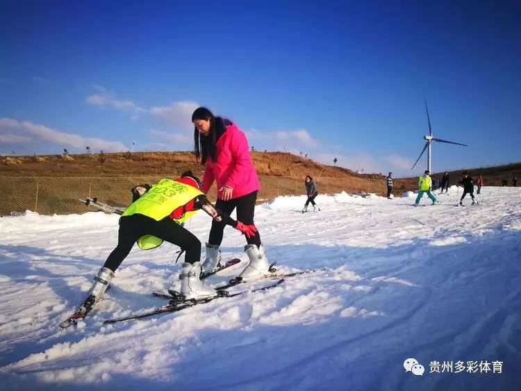 【多彩看点】多彩体育网推出冬日滑雪季 组团