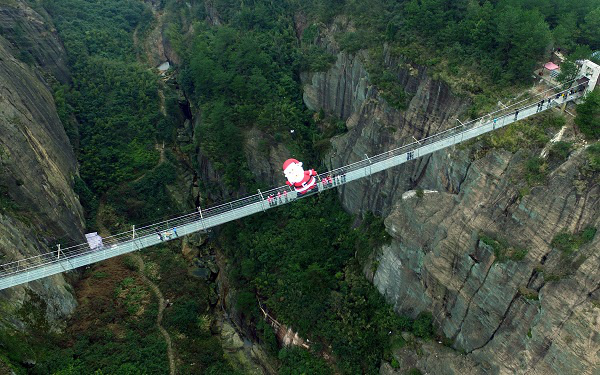 震惊!世界第一条玻璃吊桥不是张家界!南京出发