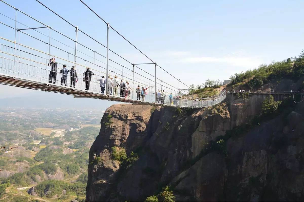 震惊!世界第一条玻璃吊桥不是张家界!南京出发