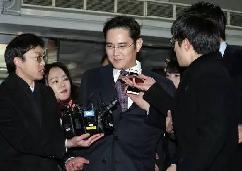 三星松口气,四个小时激辩后,法院拒绝批捕"太子"李在镕