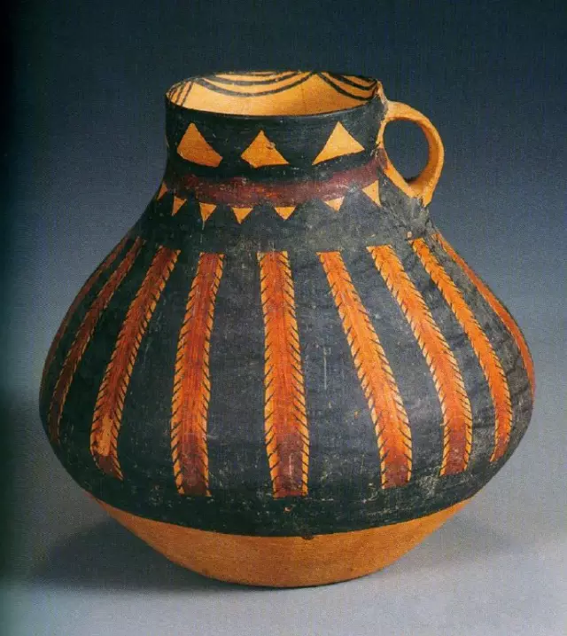 马家窑文化彩陶的类型及石岭下彩陶的特点