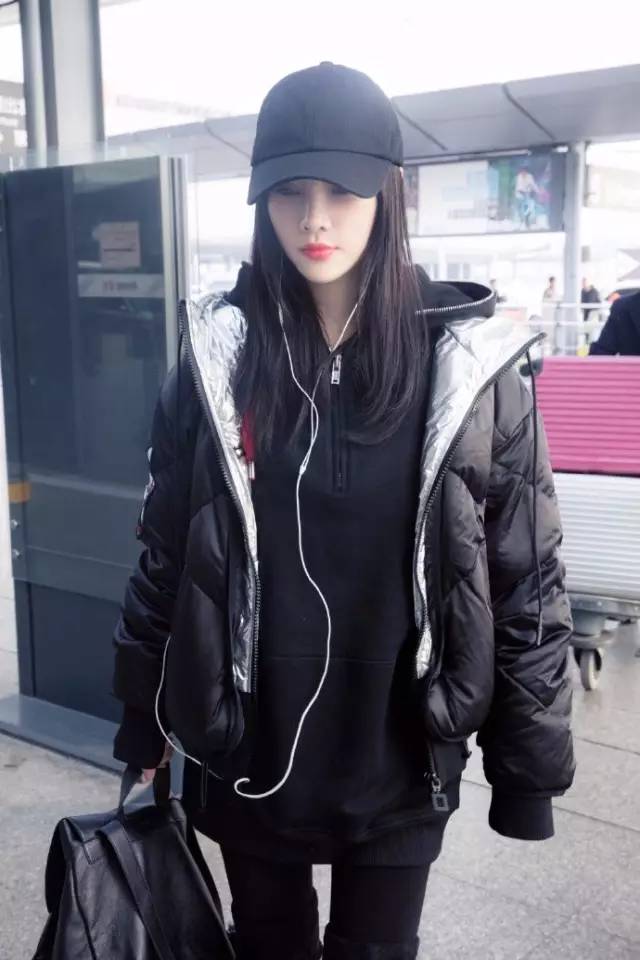 李小璐机场打扮被黑,霸气回击,感觉她的才华远