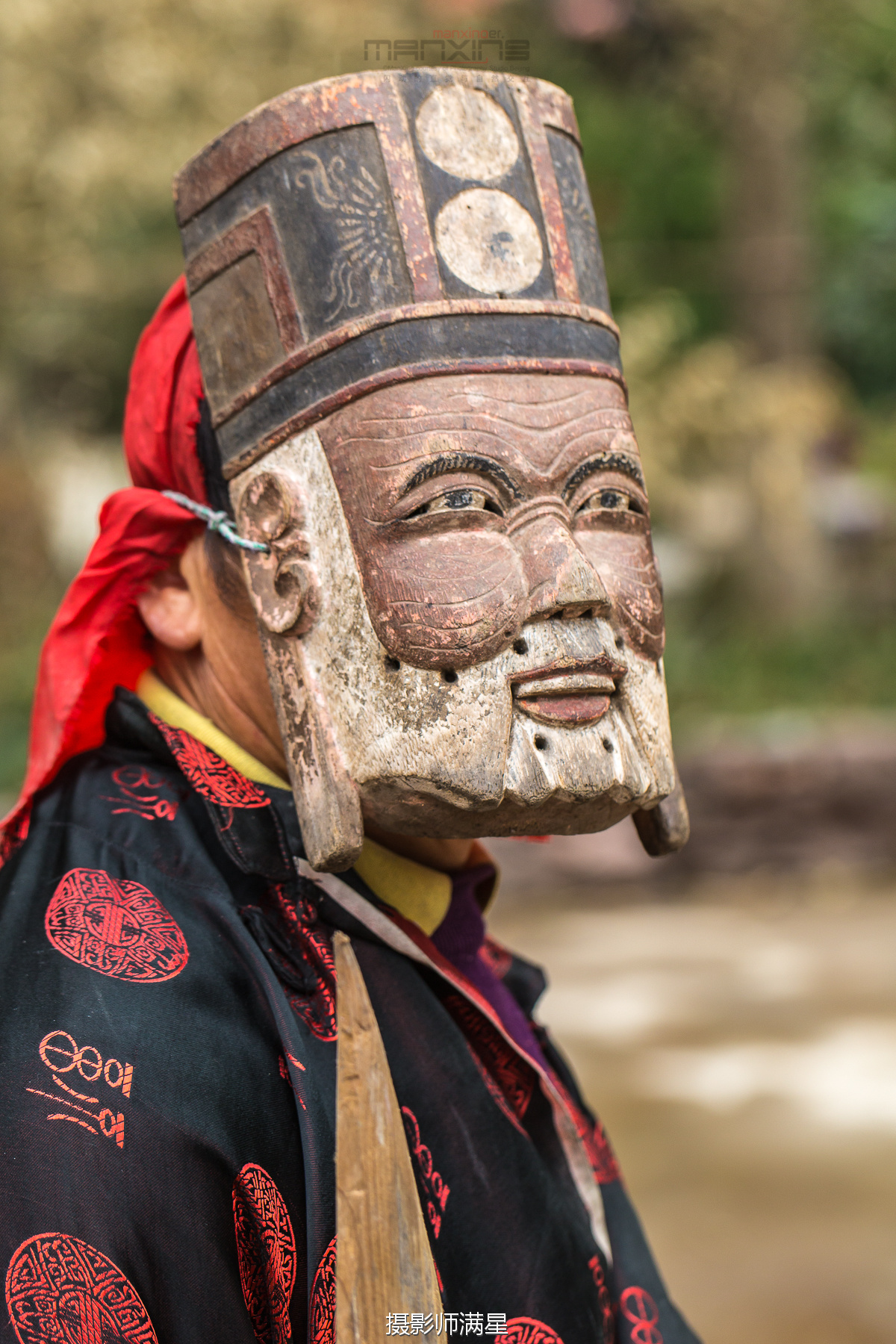 傩面具，刀尖刻下人与“神 ”共生的印记|毛南族|傩面具|神灵_新浪新闻