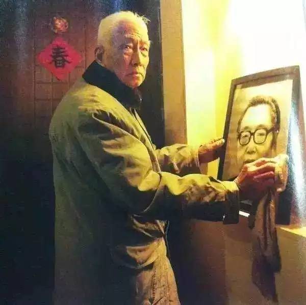 这位上海老大爷画了18本画,写了1000多封情书