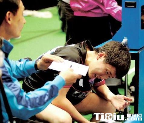 日本乒乓天才被打哭 张本智和不敌本国高中生