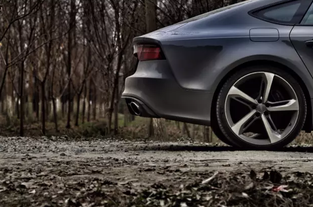 西装暴徒!水泥灰Audi RS7 Sportback 丨玩车志