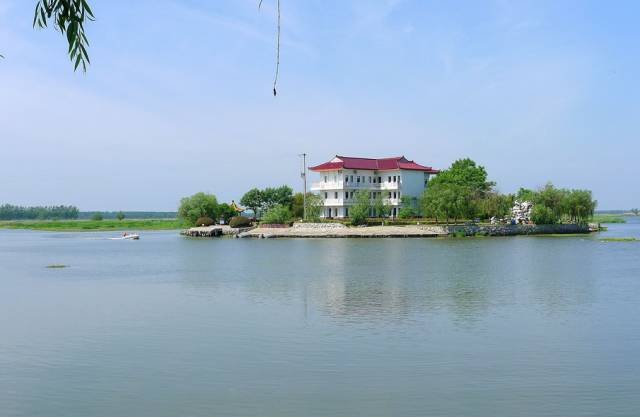 睢宁县有水月禅寺(国家aaaa级旅游景区),白塘河湿地公园.