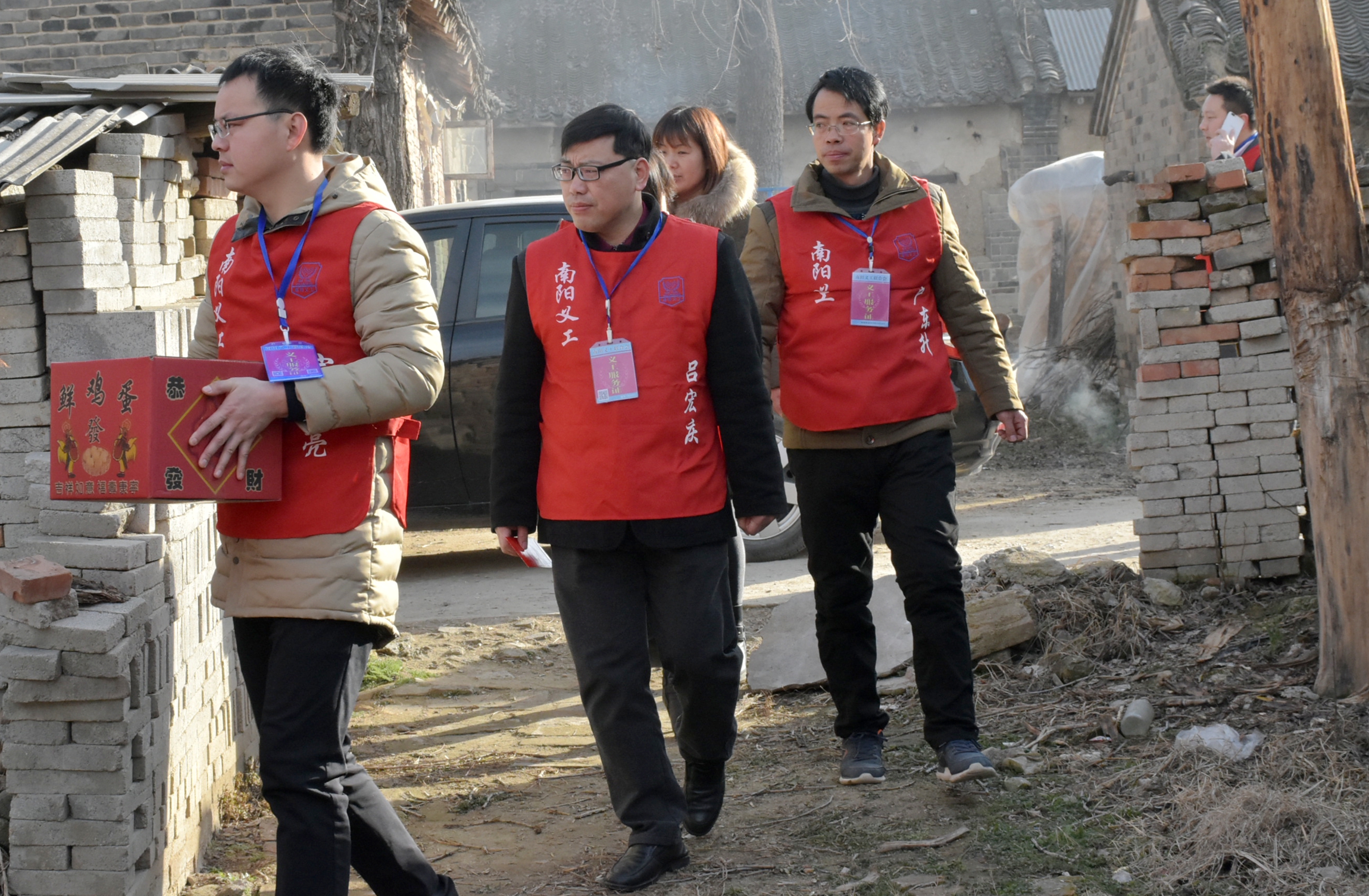 在秘书长吕宏庆的带领下,对卧龙区青华镇青北村,青南村,大谭庄村,民