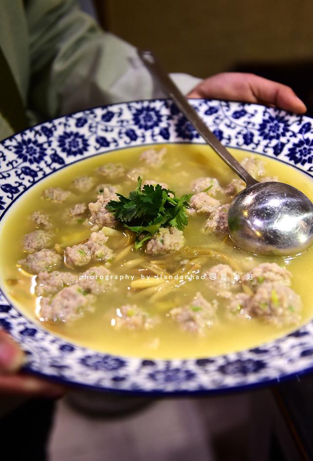 大碗饮酒大口吃肉，沈阳人聚首就上谊贤堂水泊梁山