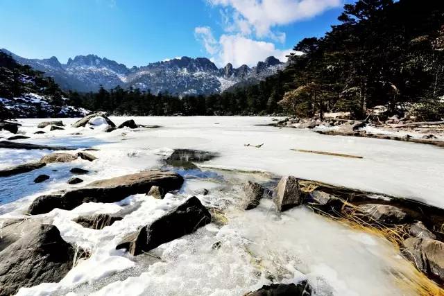 观景 玩雪 泡温泉 螺髻山的风景很不错,西昌开车过去一个半小时左右就