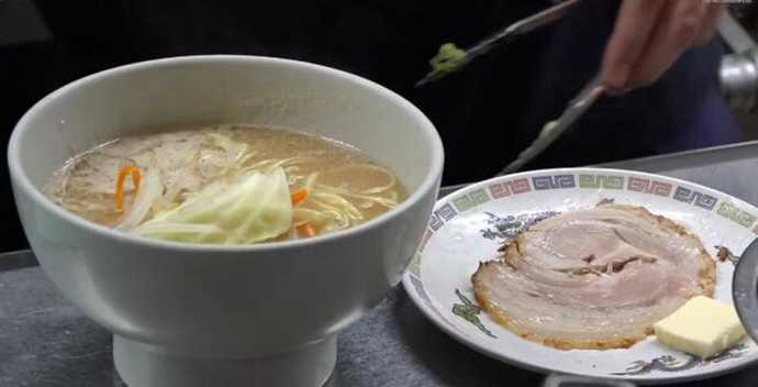 在日本，大大部分年轻人把日本拉面当作一种时髦饮食