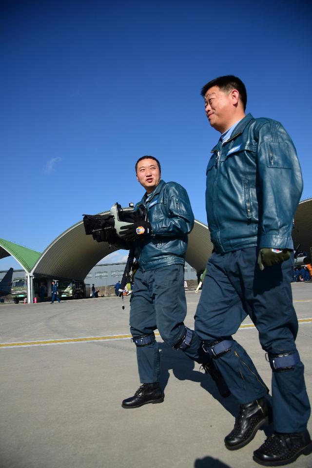 南部战区空军亮剑红土高原,美景与战机齐飞