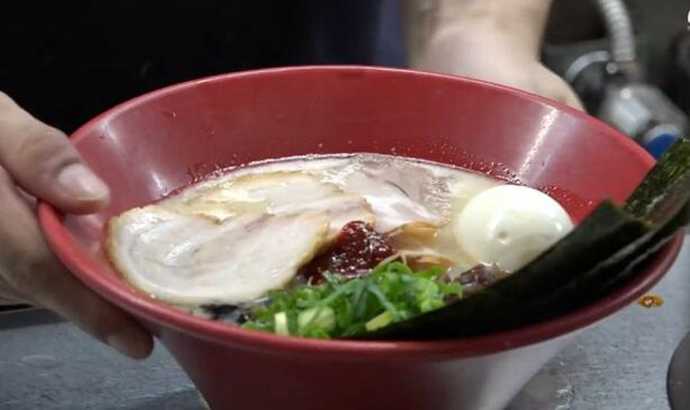 在日本，大大部分年轻人把日本拉面当作一种时髦饮食