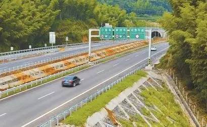 该公路是宜宾经泸州叙永,古蔺至贵州习水,进出川高速公路通道的组成