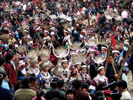 苗族踩花山节又称"踩花山",是苗族民间一个盛大的传统节日,主要流行于
