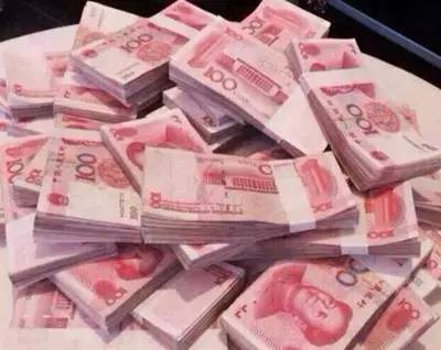 听说,北京人很有钱, 钱多到花不完,大街上随便一个都是土豪.