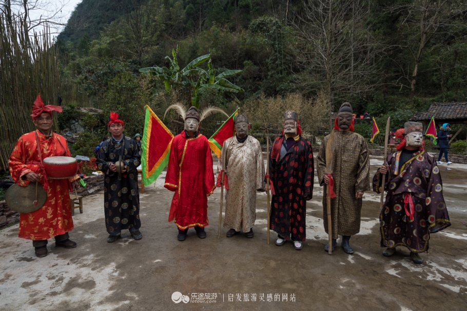 类似跳大神传承200年的傩舞假面