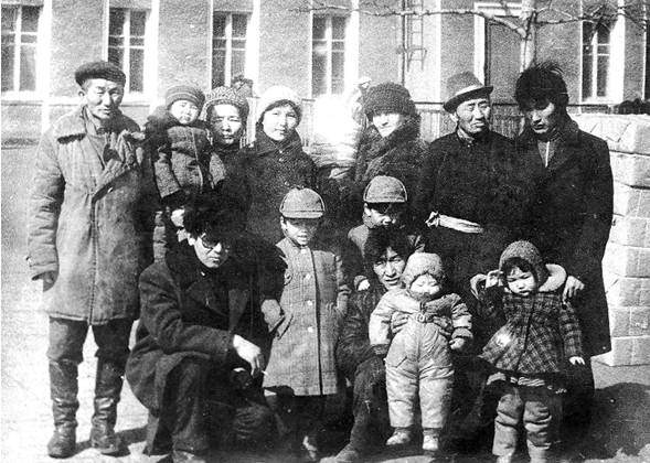 1984年3月奥永的亲戚在乌兰巴托火车站为徐洪慈一家送行.