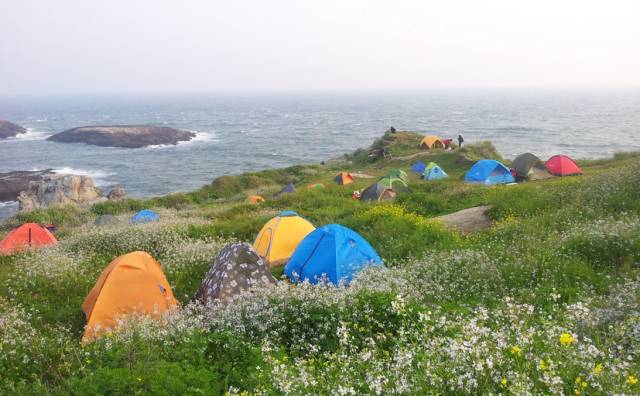 东极主要风景有庙子湖,青浜岛, 东福山,黄兴岛.